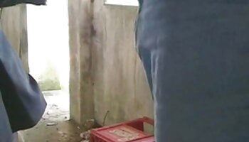 دانش آموز باسی یک مرد متاهل را اغوا می کند در حالی که همسرش در کنار او دانلود فیلم های سکسی بدون فیلتر می خوابد